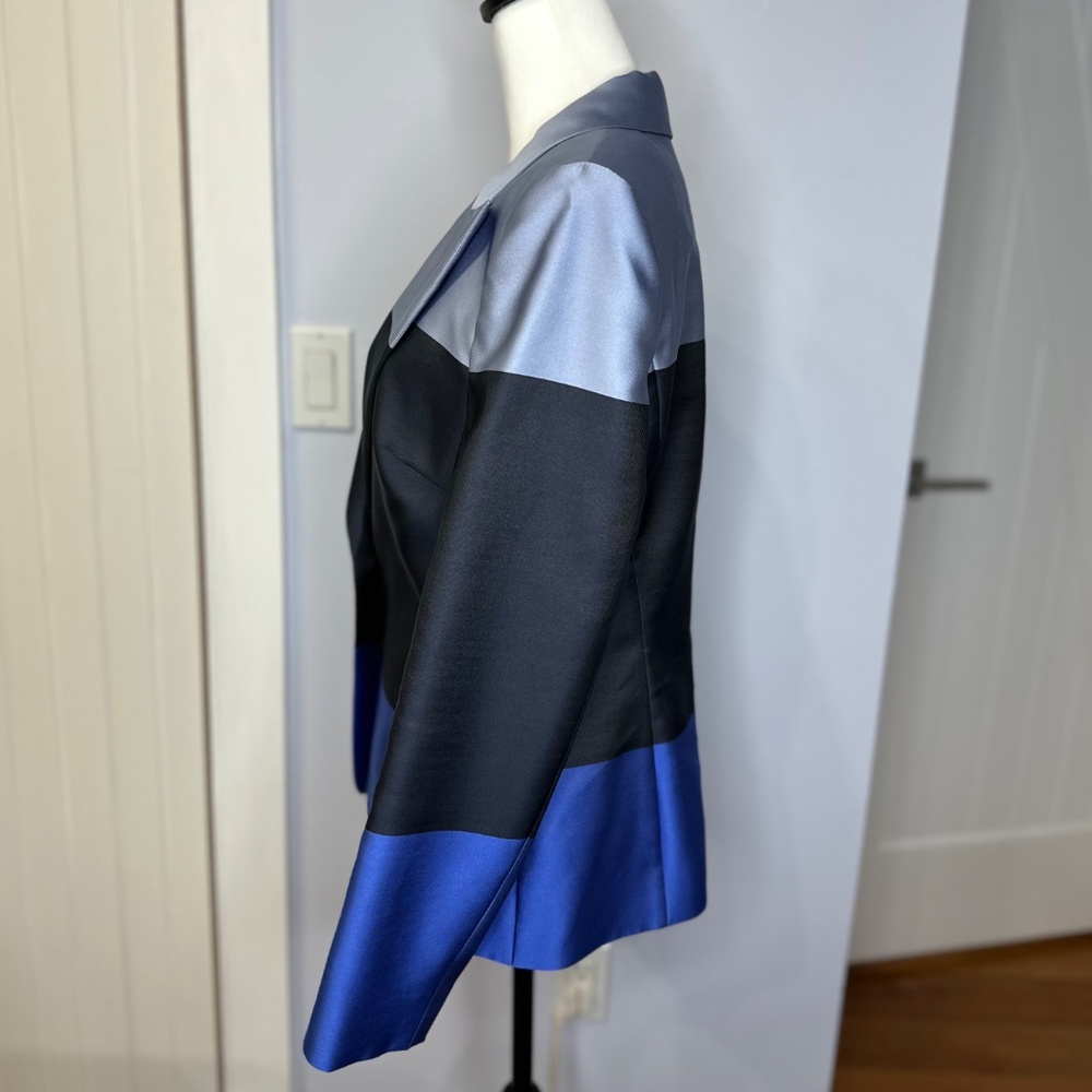 Escada Stylish Colorblock Blazer in Blues. Size 40. Lined. Like new! - Picture 2 of 13
